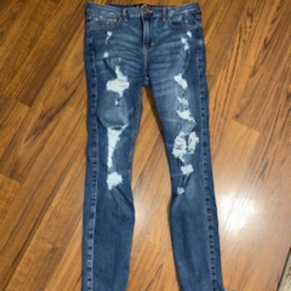 Hollister 11R Distressed Jeans. High Rise Super